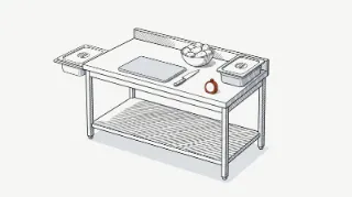 Lámina técnica: mesa de preparación de acero con una tabla de corte de un solo color, un cuchillo, un cuenco de papas enteras, dos recipientes gastronorm tapados y un temporizador de cocina con la esfera en blanco.